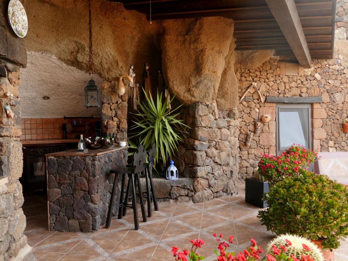 Castillo Lanzarote Villa Sophie - Luxury Villa -Sleep In A Volcanic Cave With Heated Pool Tías Extérieur photo