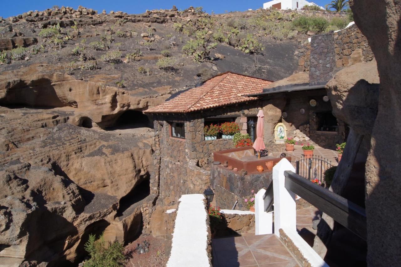 Castillo Lanzarote Villa Sophie - Luxury Villa -Sleep In A Volcanic Cave With Heated Pool Tías Extérieur photo