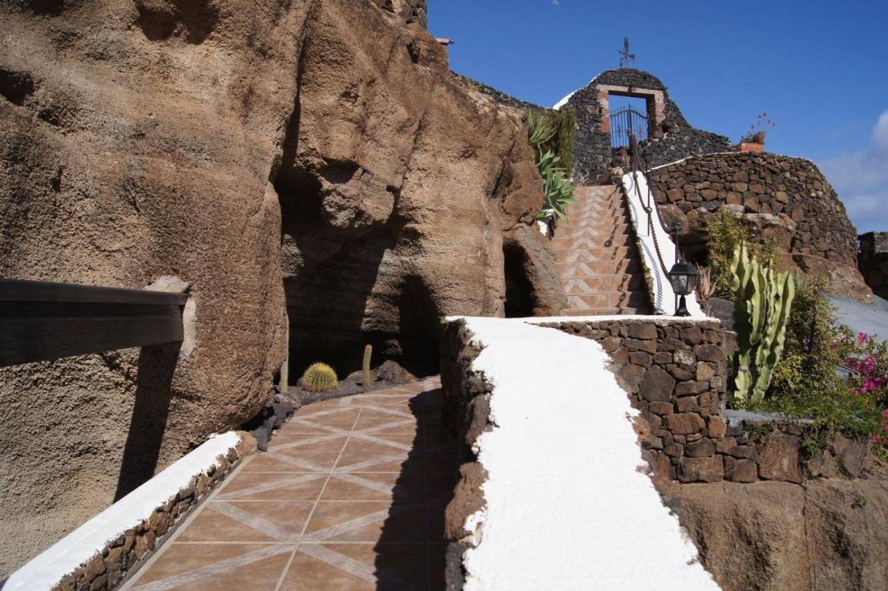 Castillo Lanzarote Villa Sophie - Luxury Villa -Sleep In A Volcanic Cave With Heated Pool Tías Extérieur photo