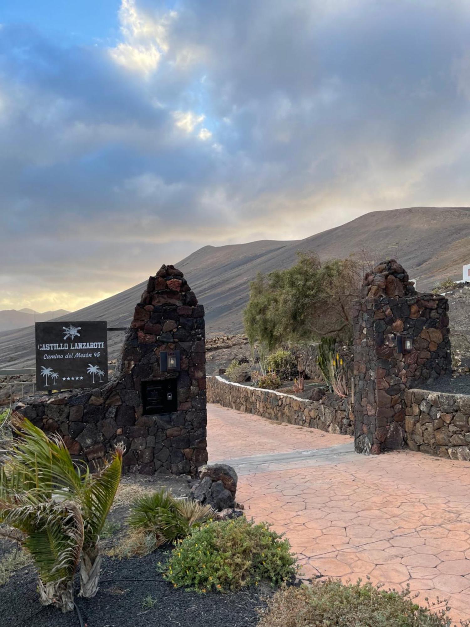 Castillo Lanzarote Villa Sophie - Luxury Villa -Sleep In A Volcanic Cave With Heated Pool Tías Extérieur photo