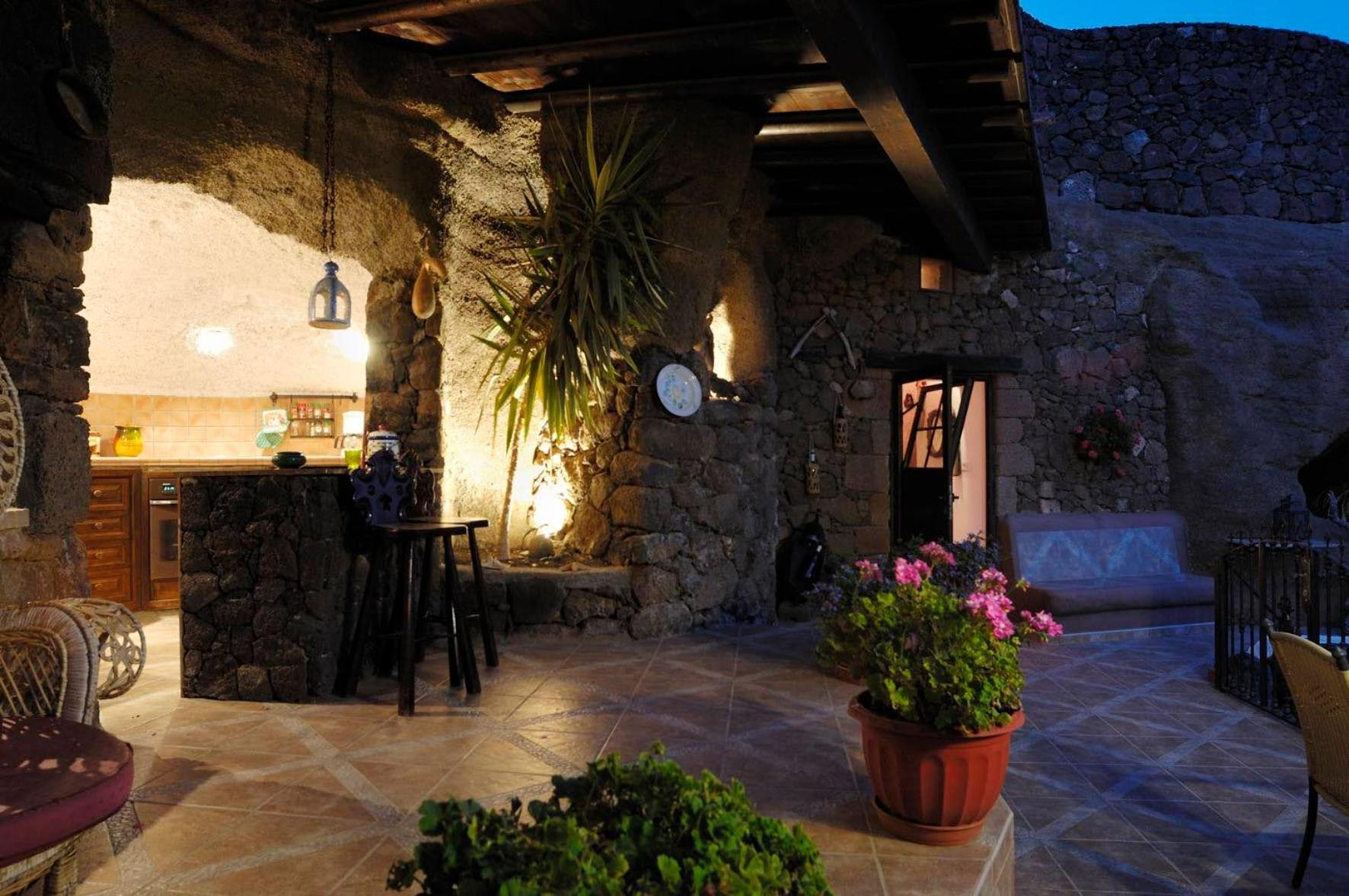 Castillo Lanzarote Villa Sophie - Luxury Villa -Sleep In A Volcanic Cave With Heated Pool Tías Extérieur photo