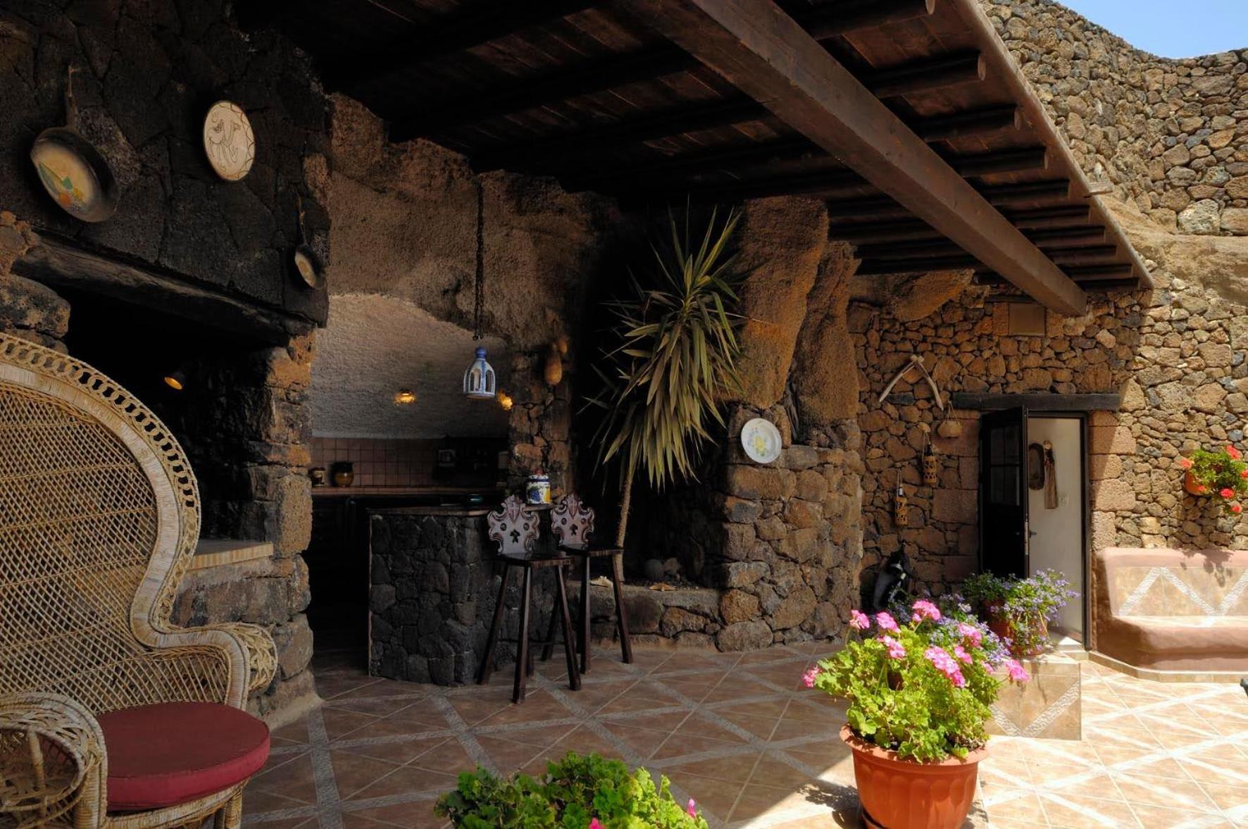 Castillo Lanzarote Villa Sophie - Luxury Villa -Sleep In A Volcanic Cave With Heated Pool Tías Extérieur photo
