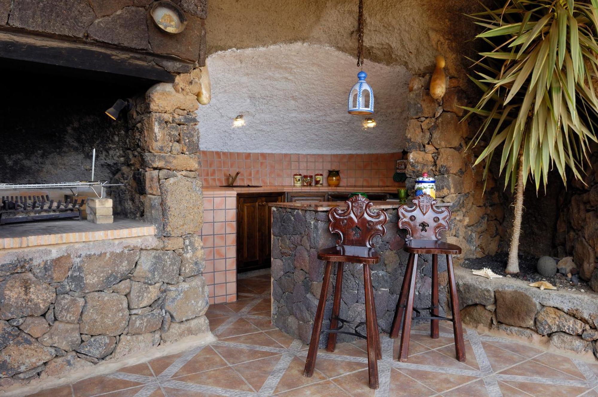 Castillo Lanzarote Villa Sophie - Luxury Villa -Sleep In A Volcanic Cave With Heated Pool Tías Extérieur photo