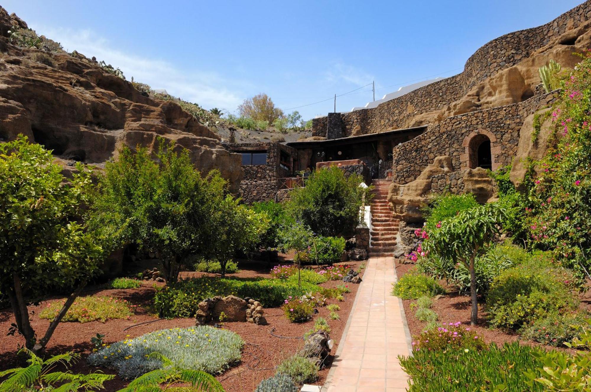Castillo Lanzarote Villa Sophie - Luxury Villa -Sleep In A Volcanic Cave With Heated Pool Tías Extérieur photo
