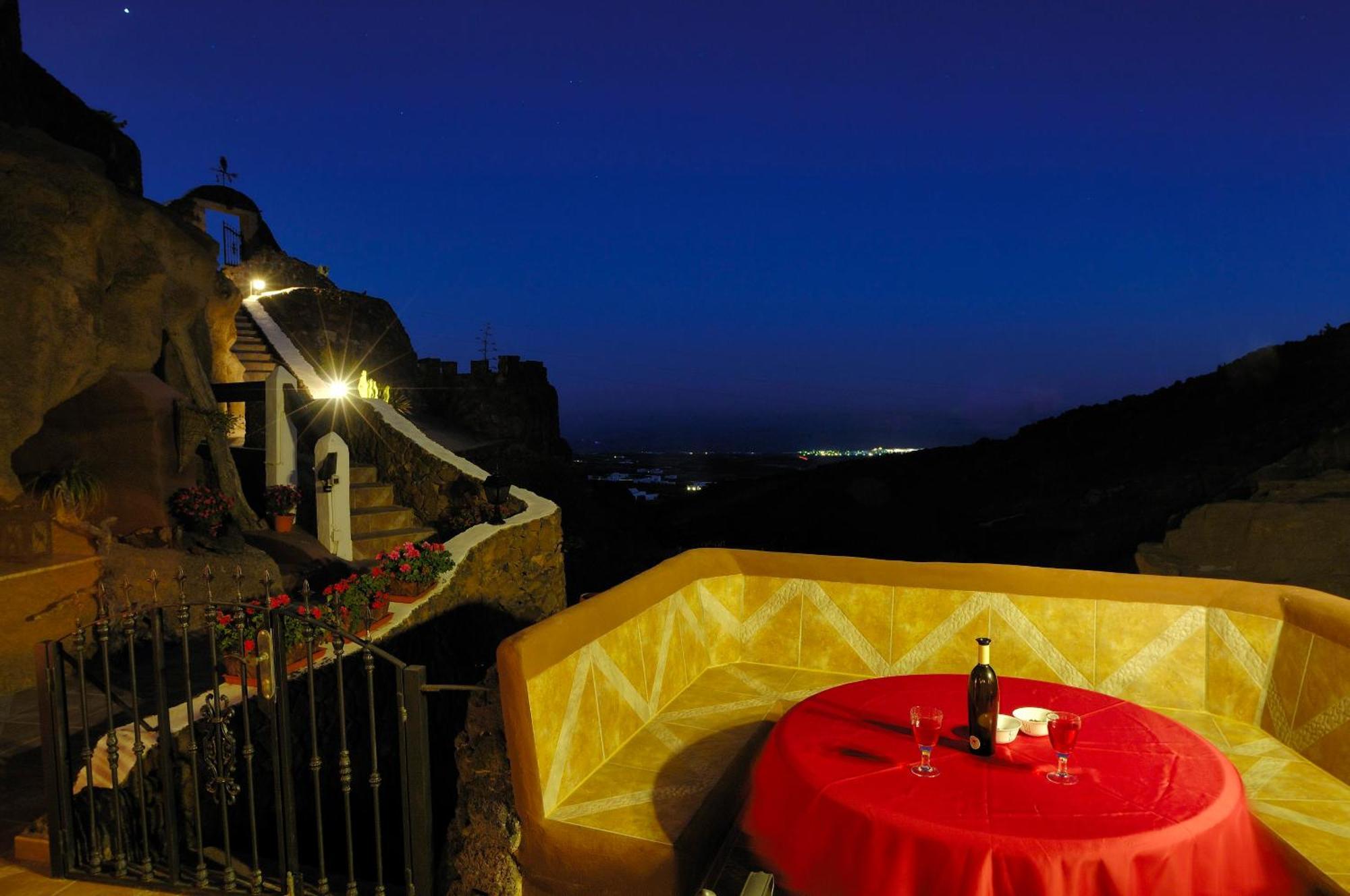 Castillo Lanzarote Villa Sophie - Luxury Villa -Sleep In A Volcanic Cave With Heated Pool Tías Extérieur photo