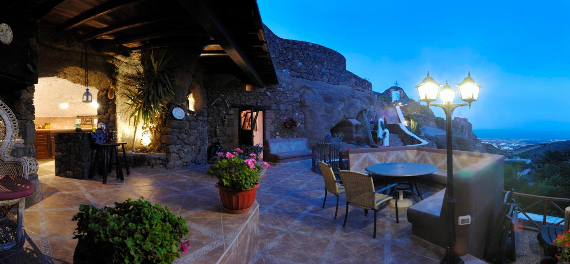 Castillo Lanzarote Villa Sophie - Luxury Villa -Sleep In A Volcanic Cave With Heated Pool Tías Extérieur photo