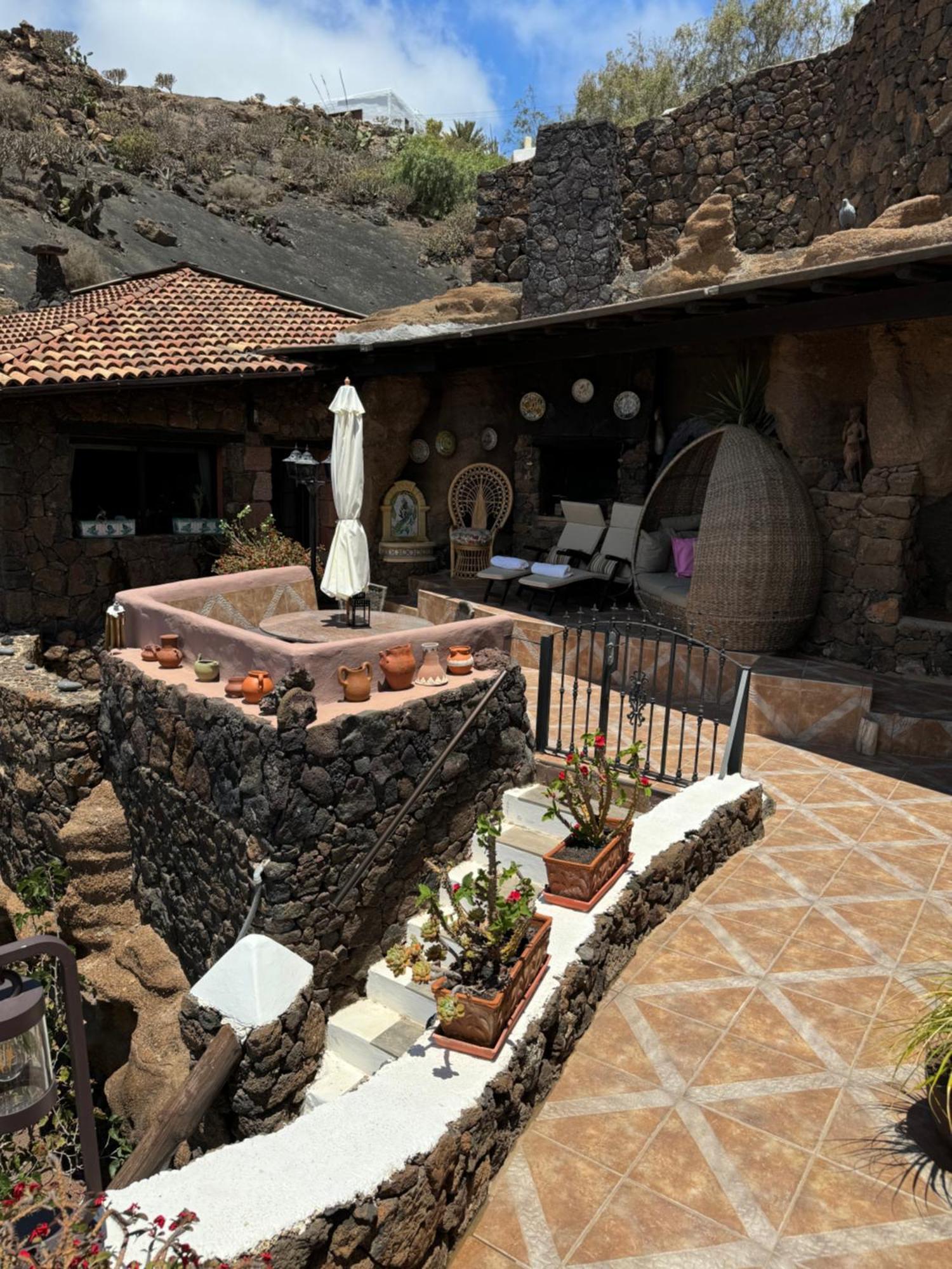 Castillo Lanzarote Villa Sophie - Luxury Villa -Sleep In A Volcanic Cave With Heated Pool Tías Extérieur photo