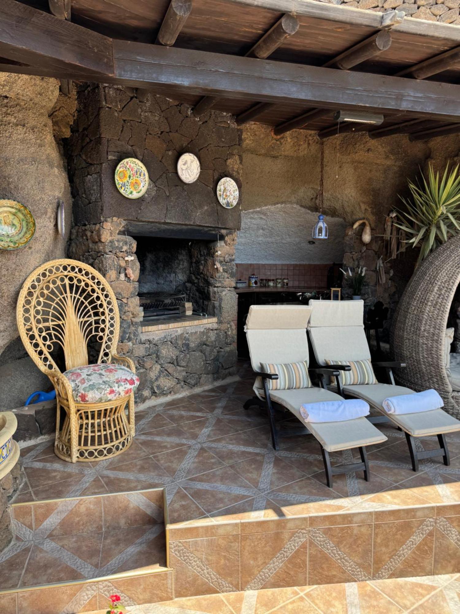 Castillo Lanzarote Villa Sophie - Luxury Villa -Sleep In A Volcanic Cave With Heated Pool Tías Extérieur photo